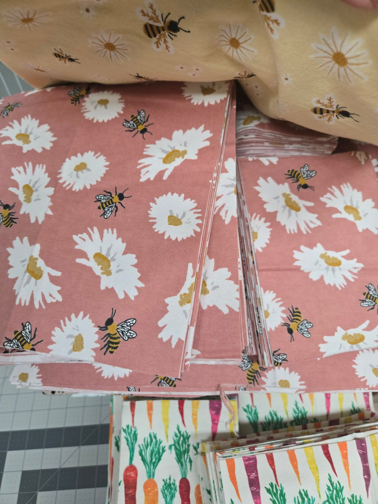 Cloth Napkins | PREORDER Daisies and Bees on Pink
