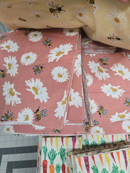 Cloth Napkins | PREORDER Daisies and Bees on Pink